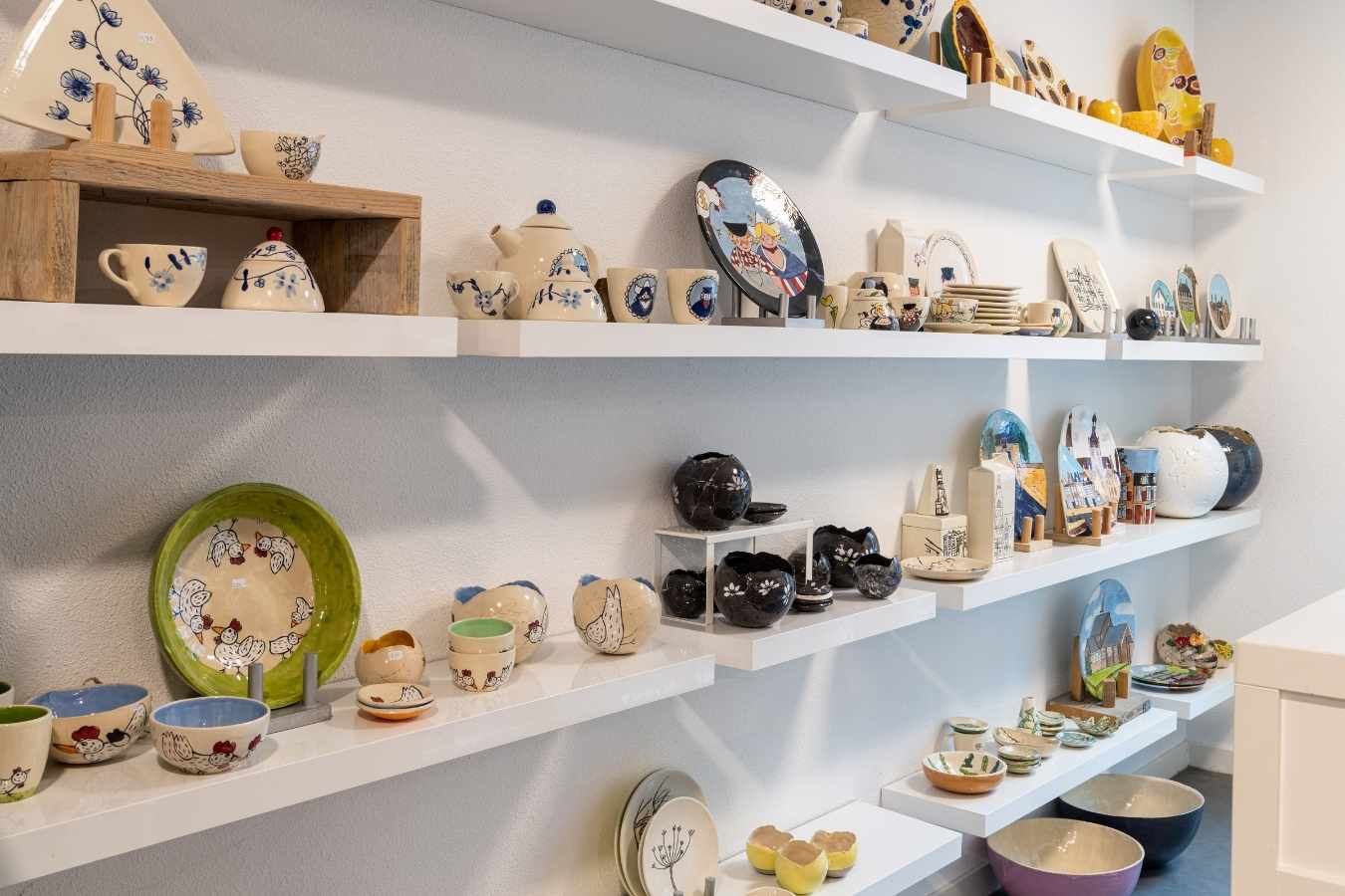 bij Keramiek Atelier Vught maken mensen met afstand tot de arbeidsmarkt mooie producten