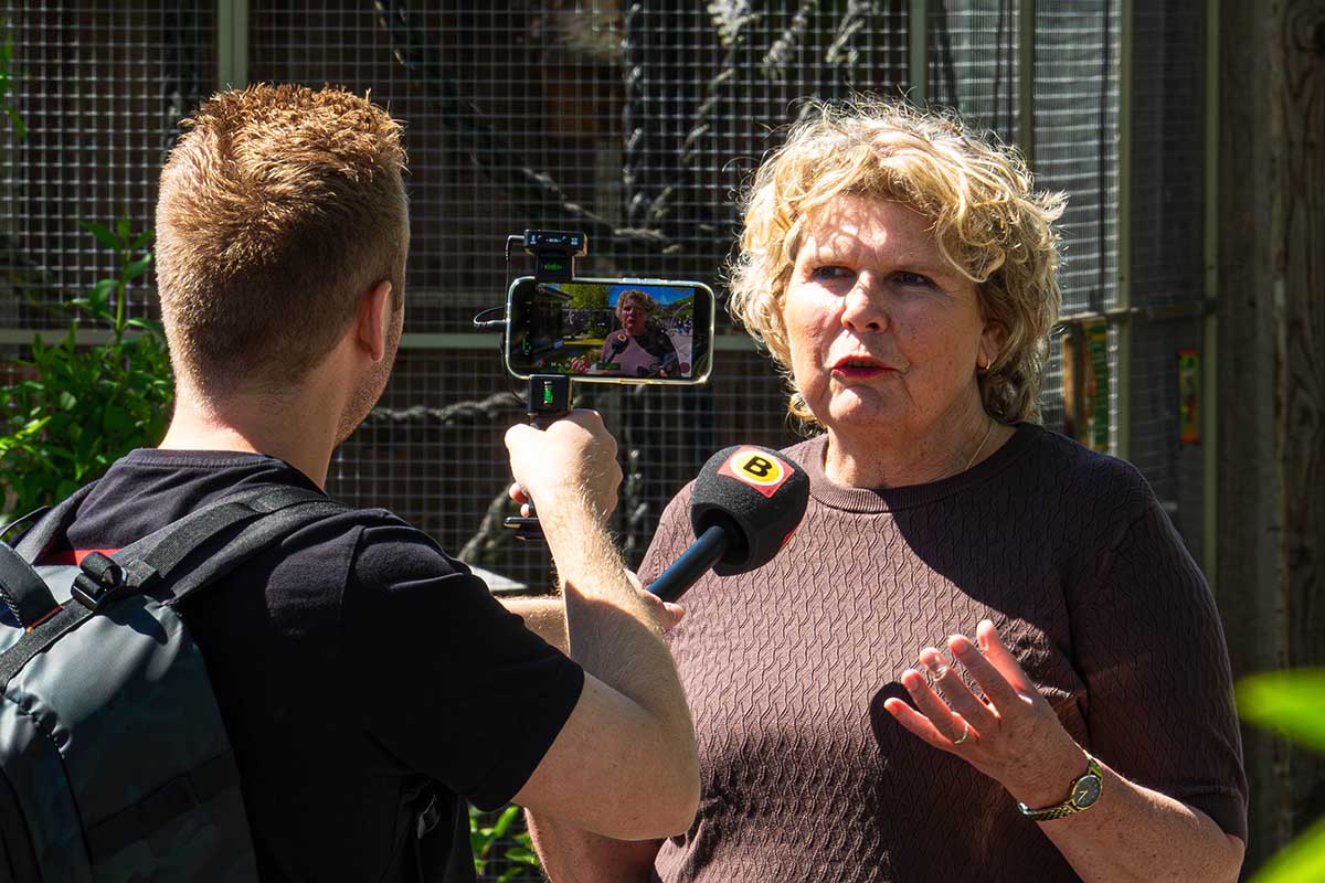 Brigitte Stuurstraat vertelt in gesprek met Omroep Brabant over de kracht van de eerste zorgdierentuin van Nederland, Dierenpark ZiE-ZOO (2 mei 2026).